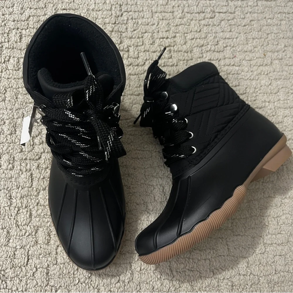 Justice Black Lace-Up Duck Boots size 4y‎ 6w nwt insulated